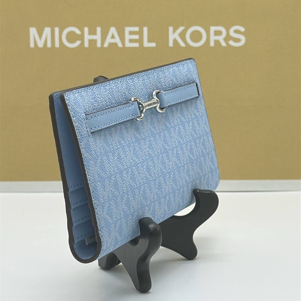 MICHAEL KORS
Carson Large Signature Logo Wallet LIGHT SKY - Picture 2 of 10